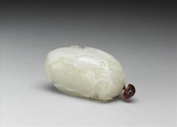 玉茄式蟲蝶鼻煙壺