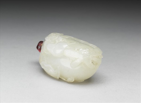 玉茄式蟲蝶鼻煙壺