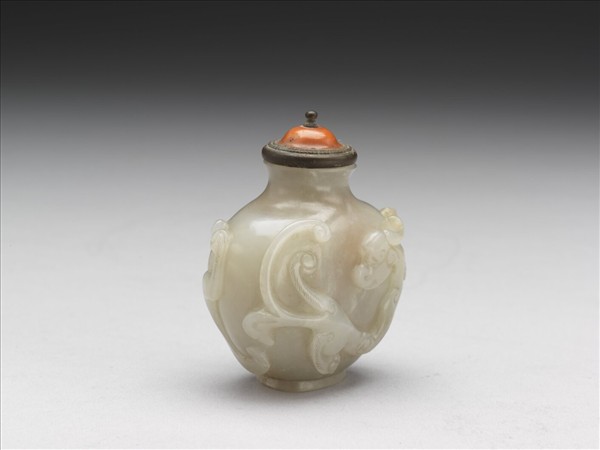 玉蟠螭鼻煙壺