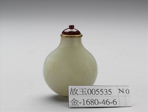 玉梅竹紋鼻煙壺