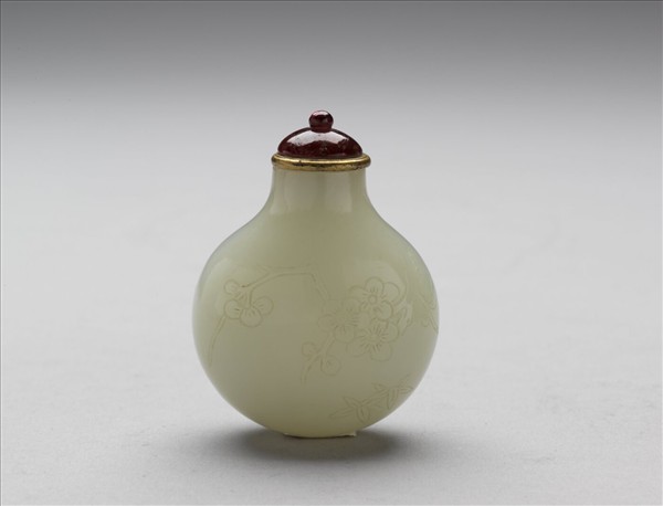 玉梅竹紋鼻煙壺