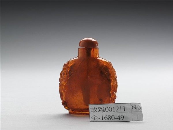 琥珀龍鳳紋鼻煙壺