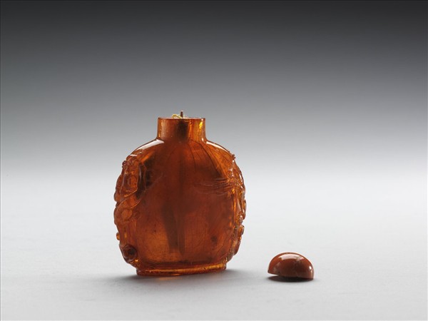 琥珀龍鳳紋鼻煙壺