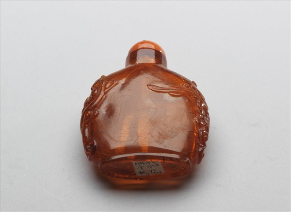 琥珀龍鳳紋鼻煙壺