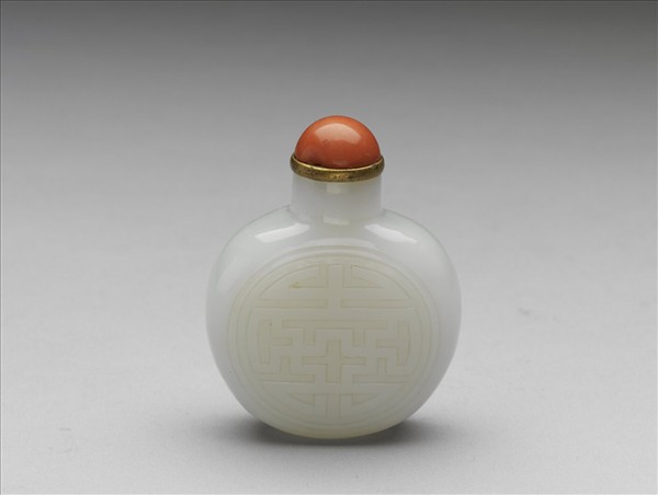 玉萬壽花蝶紋鼻煙壺