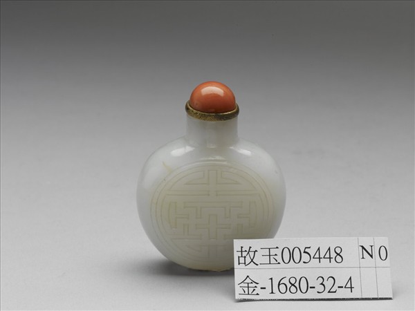 玉萬壽草蟲紋鼻煙壺