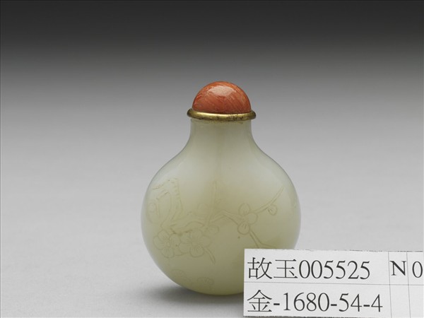 玉梅花紋鼻煙壺