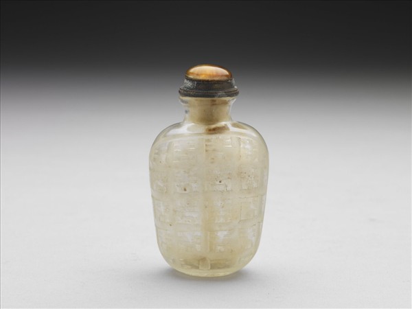 白色玻璃壽字鼻煙壺