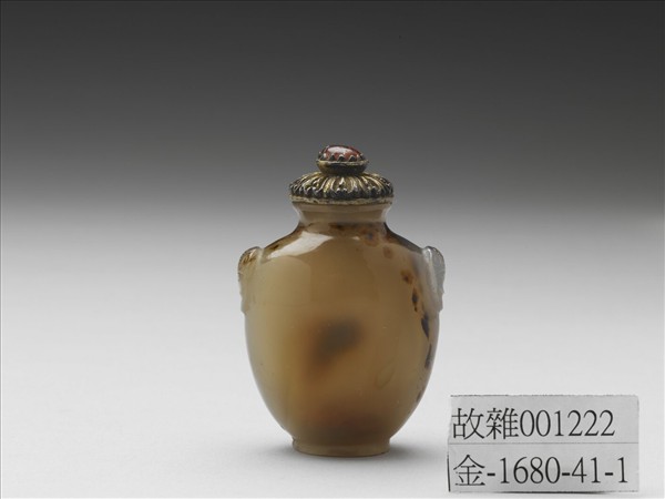 瑪瑙獸首銜環鼻煙壺