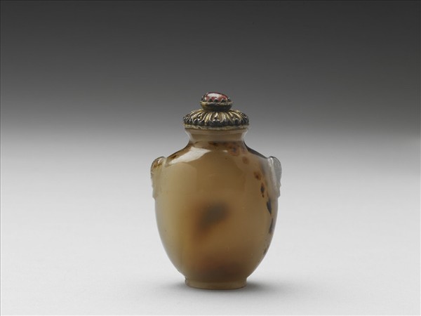 瑪瑙獸首銜環鼻煙壺