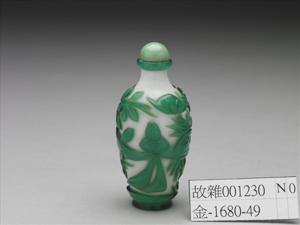 白套綠玻璃包袱式鼻煙壺