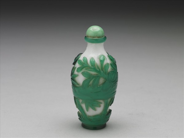 白套綠玻璃包袱式鼻煙壺