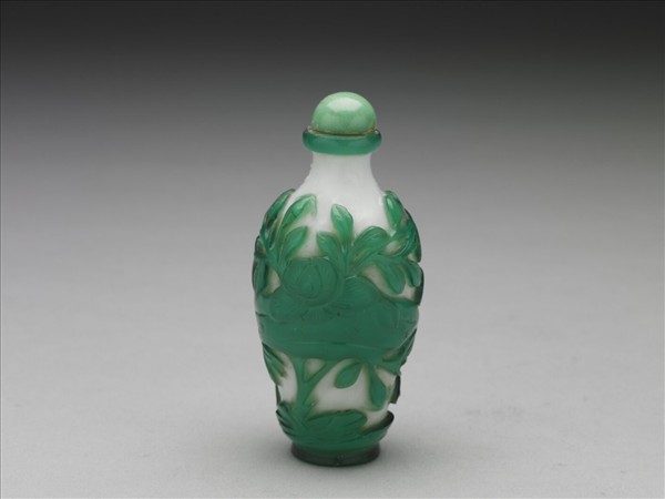 白套綠玻璃包袱式鼻煙壺