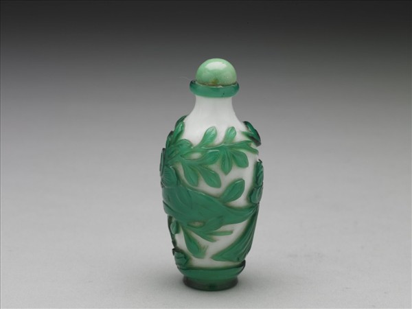 白套綠玻璃包袱式鼻煙壺