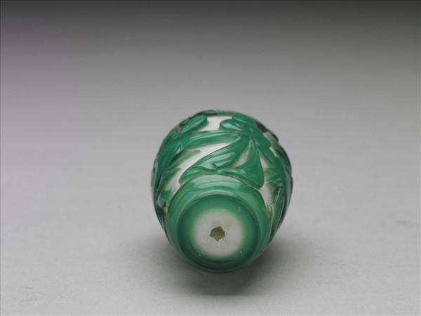 白套綠玻璃包袱式鼻煙壺