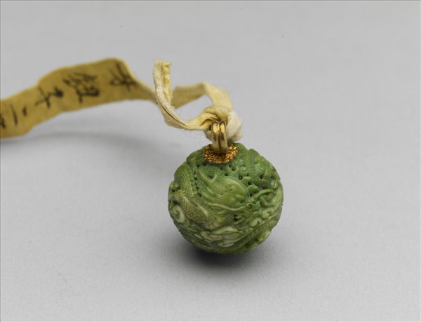 骨雕鏤空雲龍紋鈕