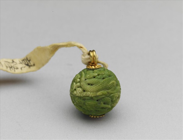 骨雕鏤空雲龍紋鈕