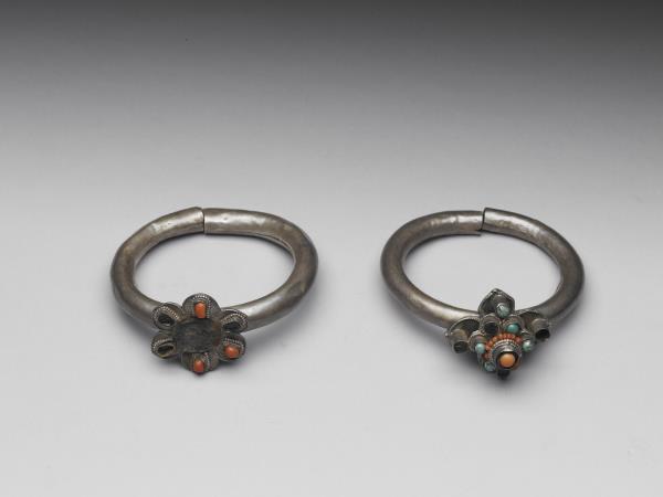 銀嵌珊瑚松石臂釧（一對）