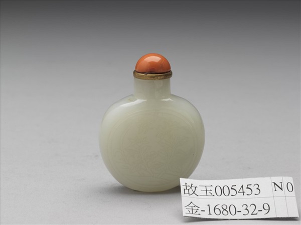 玉萬壽花蝶紋鼻煙壺