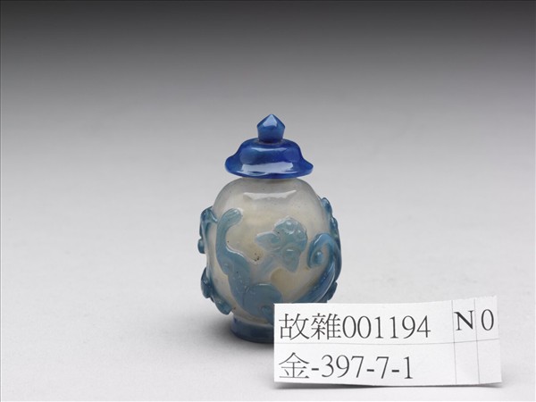 白套藍玻璃蟠螭鼻煙壺