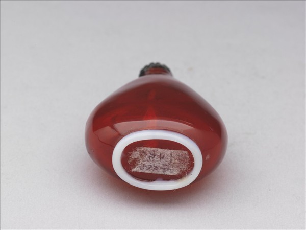 紅色玻璃鼻煙壺