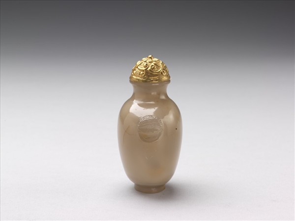 玉髓獸首銜環鼻煙壺
