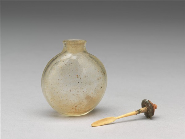 淺黃色透明玻璃鼻煙壺