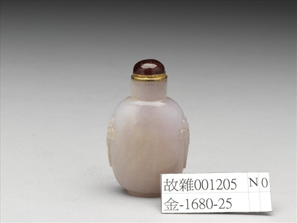 翡翠番蓮紋雙耳鼻煙壺