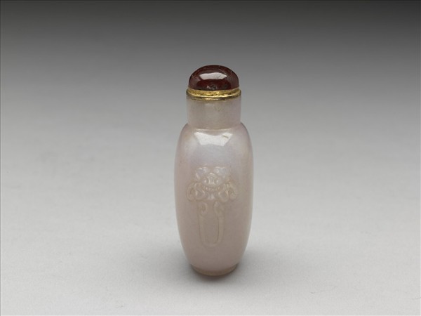 翡翠番蓮紋雙耳鼻煙壺