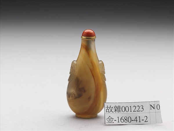 瑪瑙獸首銜環鼻煙壺