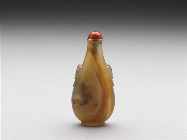 瑪瑙獸首銜環鼻煙壺