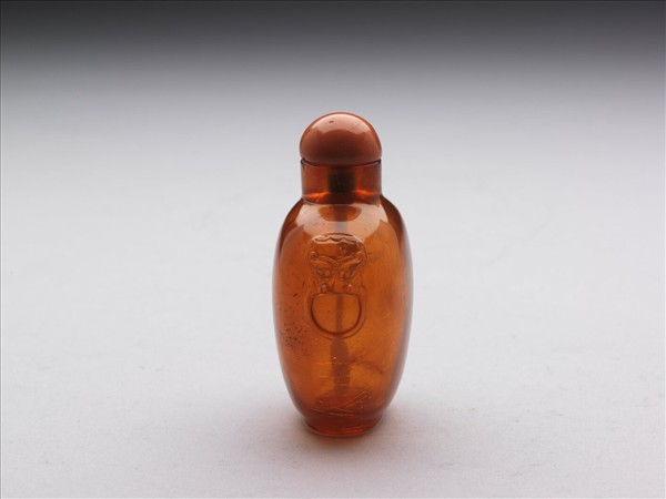 金鉑獸首銜環鼻煙壺