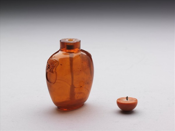 金鉑獸首銜環鼻煙壺