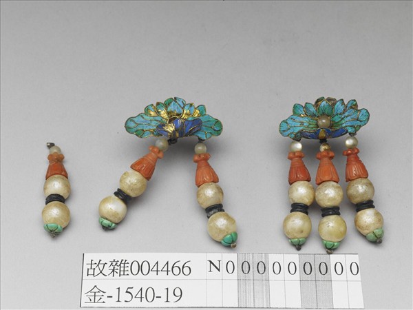 銀鍍金點翠嵌珠寶荷葉耳墜