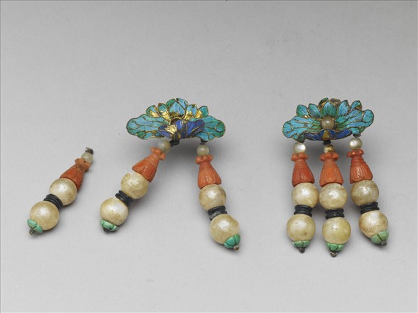 銀鍍金點翠嵌珠寶荷葉耳墜