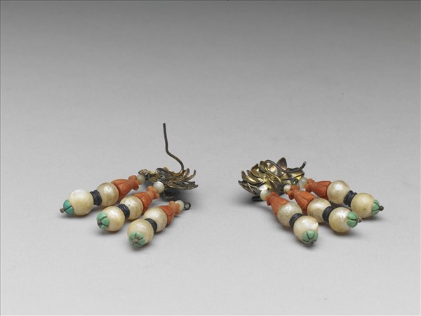 銀鍍金點翠嵌珠寶荷葉耳墜