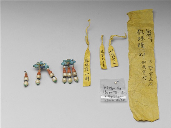 銀鍍金點翠嵌珠寶荷葉耳墜