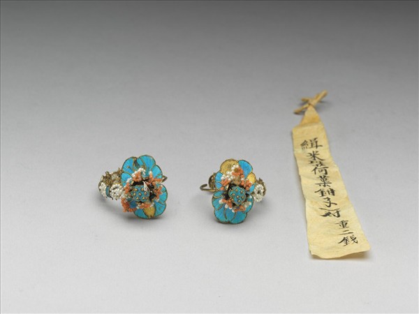 銅鍍金點翠嵌紅白米珠荷花耳環