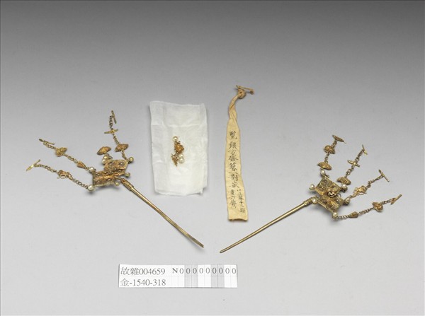 銀鍍金方勝簪（一對）