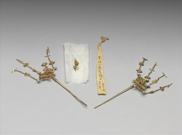 銀鍍金方勝簪（一對）