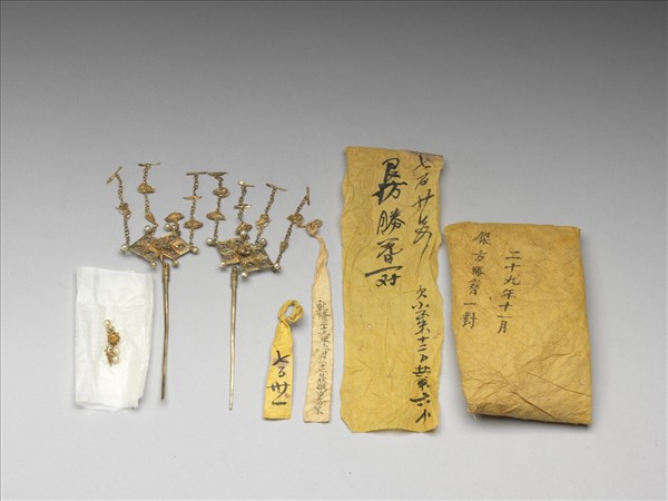 銀鍍金方勝簪（一對）