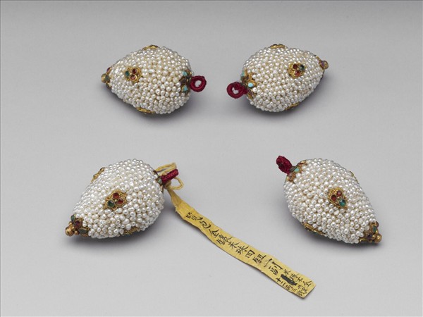 緝米珠嵌寶石回鈕（一組4個）