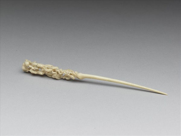鏤空象牙龍紋簪