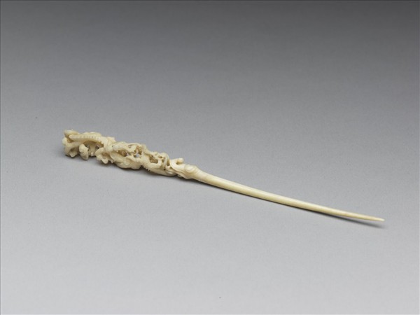 鏤空象牙龍紋簪