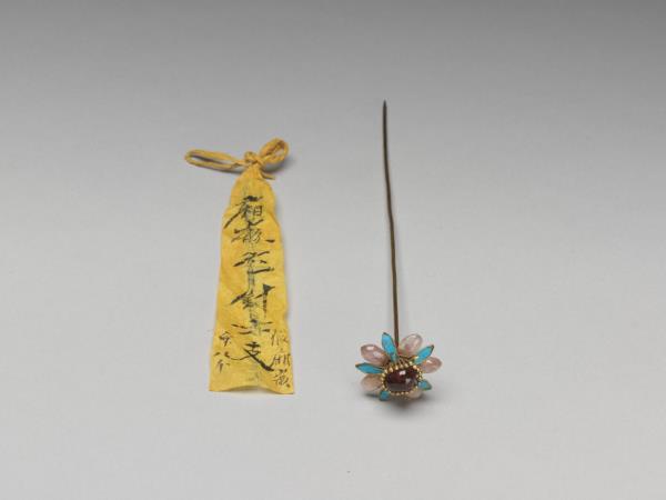 點翠嵌寶石花卉簪