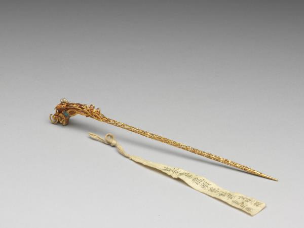 金纍絲嵌珠龍首簪