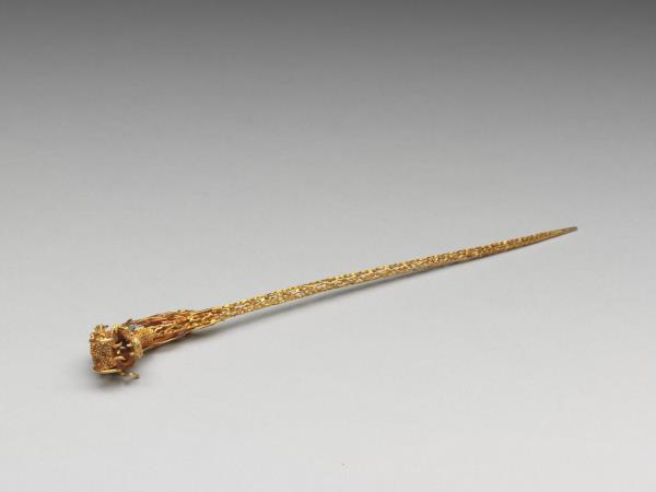 金纍絲嵌珠龍首簪