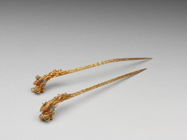 金纍絲嵌珠龍首簪