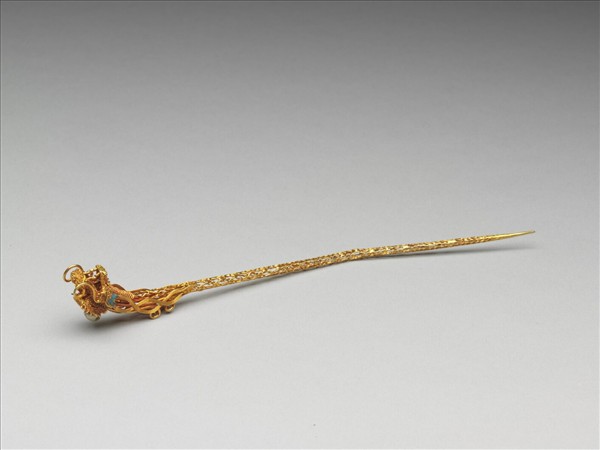 金纍絲嵌珠龍首簪