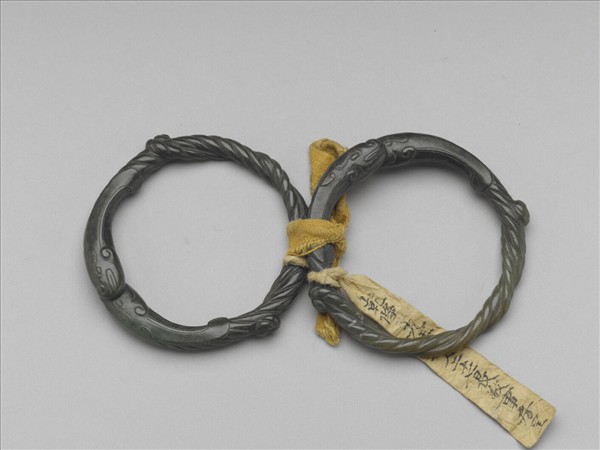 玉雙龍絞絲紋鐲（一對）